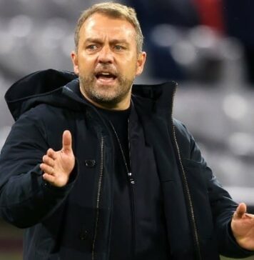 Hansi Flick broni swojej taktyki po porażce Barcelony