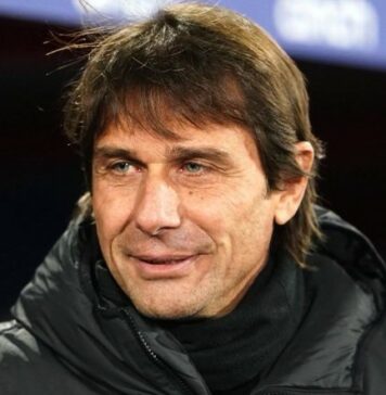 Napoli prosi Conte, aby ten poczekał z podjęciem decyzji o przyszłości