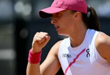 Iga Świątek wygrywa z Jeleną Rybakiną