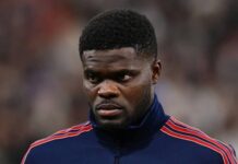 Defensywny pomocnik w drodze na Camp Nou