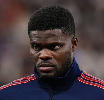 Defensywny pomocnik w drodze na Camp Nou