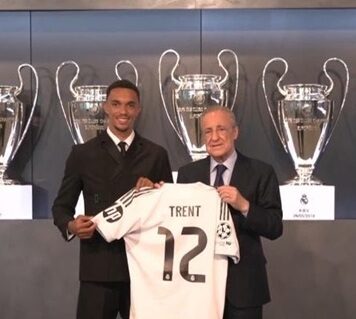 Dwunastka na koszulce i skrócone nazwisko