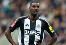 Trener Newcastle dystansuje się od sytuacji transferowej Isaka