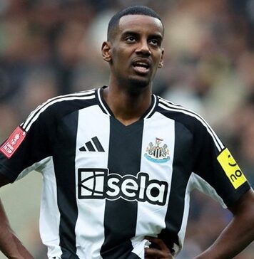 Trener Newcastle dystansuje się od sytuacji transferowej Isaka