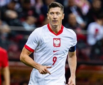 Selekcjoner reprezentacji Polski broni Roberta Lewandowskiego po remisie z Holandią