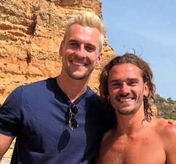 Arkadiusz Milik wpada na Antoine’a Griezmanna podczas wakacji na Ibizie