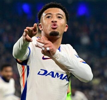 Jadon Sancho ubierze biało czarną koszulkę