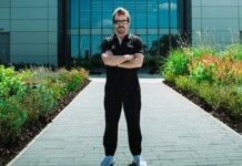 Fernando Alonso gratuluje hiszpańskiemu kierowcy