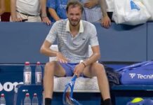 Daniił Miedwiediew rozbija rakietę po porażce