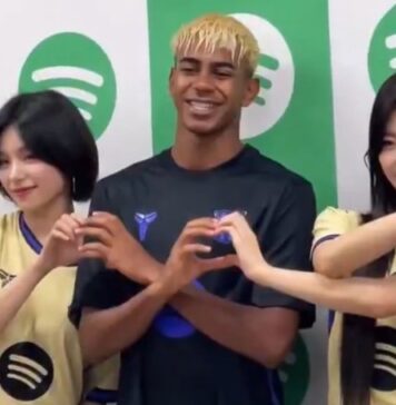 Lamine Yamal pokazuje emocje po towarzyskim meczu z Seulem