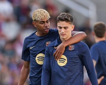 Absolwenci słynnej akademii Barcelony trzymają się razem