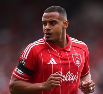 Środkowy obrońca Nottingham Forest wzbudza duże zainteresowanie