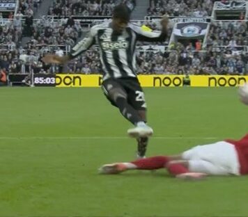 Liczne kontrowersje w meczu pomiędzy Arsenalem a Newcastle